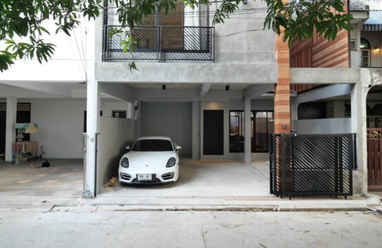 Townhouse style modern in Thonglor