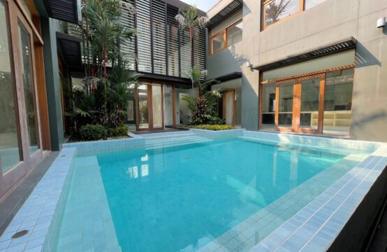 Single house with Pool Sukhumvit &#8211; Onnut