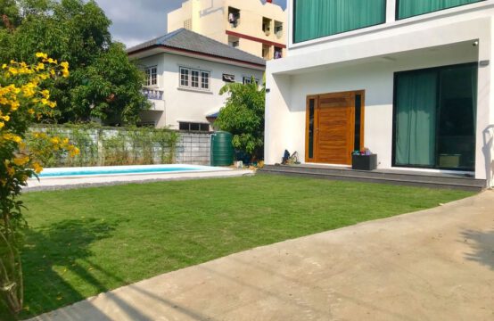 Single house with private pool Sukhumvit 103