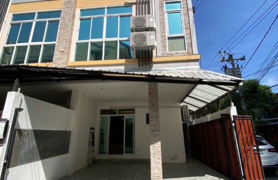 Modern Life Townhome @ Huai Khwang