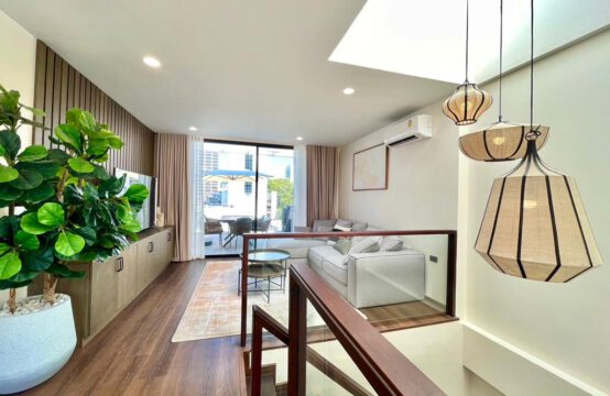 Luxurious Townhouse with Private Rooftop – Best of Sathorn-Silom