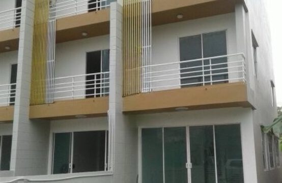 Townhome Soi Chinnakhet Ngamwongwan