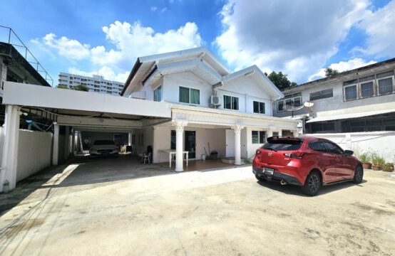 Single house with warehouse near BTS Chokchai 4