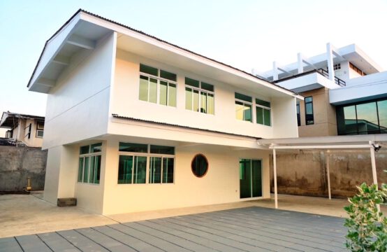 Single house near The Mall Bangkapi