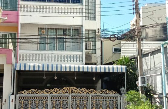 Charoenkrung Villa