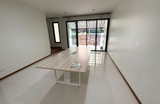Townhome near BTS Punnawithi
