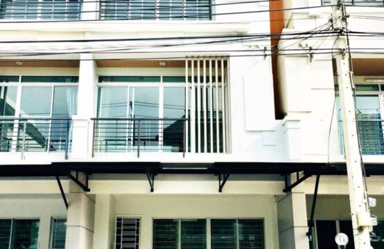 Baan Klang Muang Urbanion Srinakarin