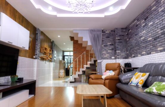Townhouse near BTS Talat Phlu
