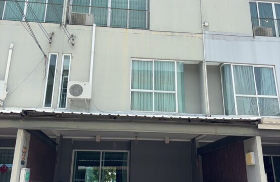 Patio Pattanakarn 38