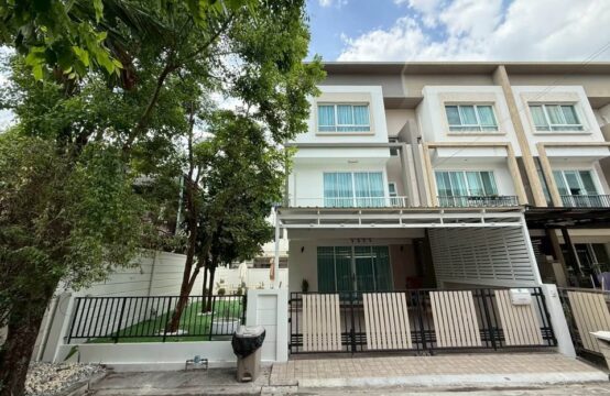 Lumpini Town Place Ratchayothin &#8211; Sena
