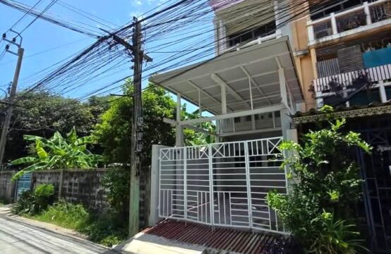 Townhouse near BTS Phahon Yothin 59