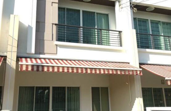 Baan Klang Muang Sathorn-Taksin 2