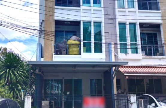 Baan Klang Muang Sathorn-Taksin 2