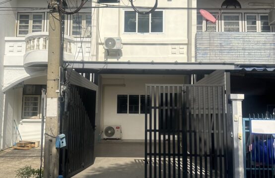 Townhouse Ladprao (Near MRT Lat Phrao 83)