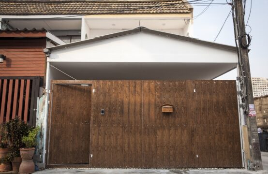 Townhouse near MRT Thailand Cultural Center