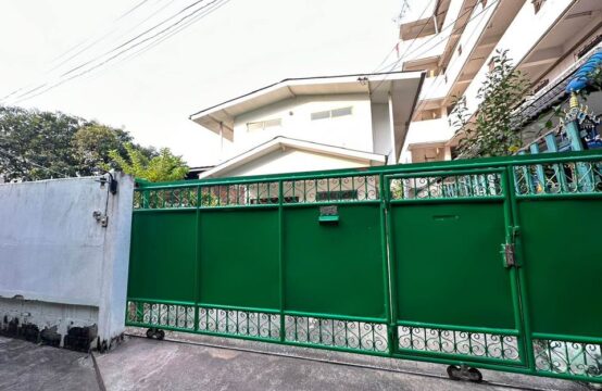 Single house Near BTS Udomsuk