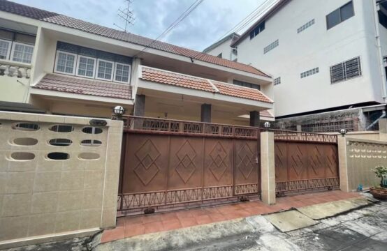 Townhouse near MRT Tha Phra