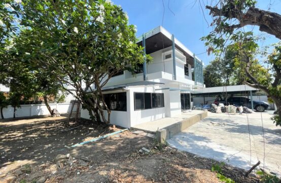 Single house near MRT Ratchadaphisek