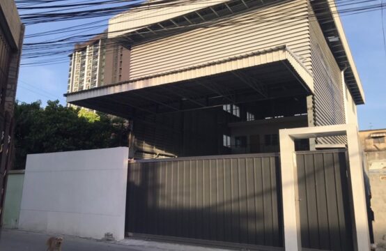 Warehouse near MRT Tha Phra