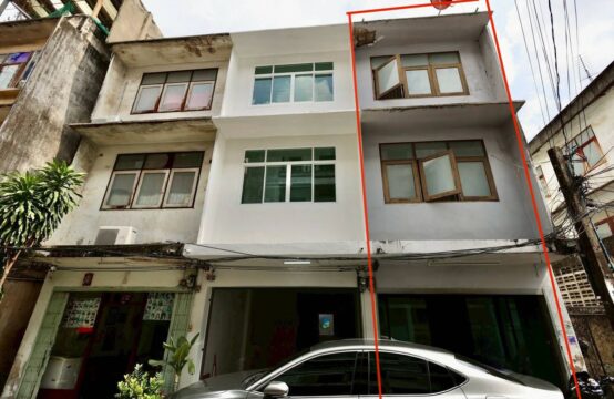 Townhouse near BTS Saint Louis